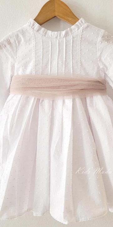 Vestido Ceremonia y Arras Niña Plumeti Blanco con Tul Camel | Familia 7 – Eva Martínez Artesanía [1]