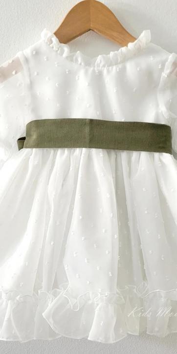 Vestido arras niña plumeti cristal con fajín tul verde oliva Eva Martinez Artesanía