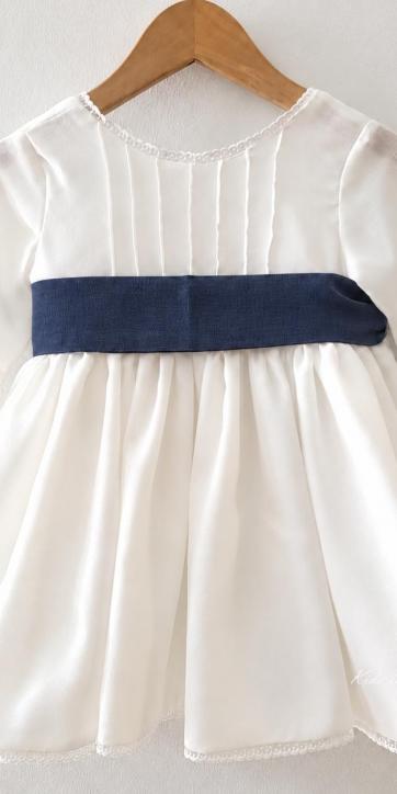 Vestido arras niña blanco con fajín azul marino Eva Martínez Artesanía [3]