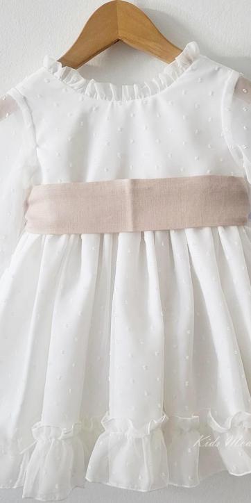 vestido-ceremonia-niña-blanco-y-camel-32111-eva-martinez-artesania-32111.jpg [2]