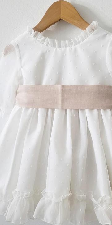 Vestido arras niña plumeti cristal con fajín lino camel Eva Martinez Artesanía 32111