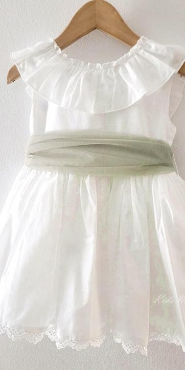 Vestido ceremonia niña blanco con fajín verde oliva de Eva Martínez Artesanía 38312CBG
