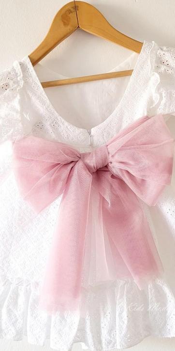 Vestido ceremonia niña blanco bordado con fajín tul rosa lila Nekenia 2521802 Personalizable