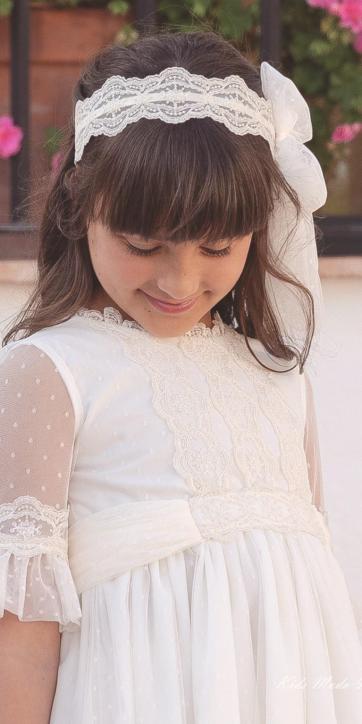 Vestido de Comunión 2026 Eva Martínez Artesanía – Colección Libia (Tul Beige con Fajín de Tul Beige) [2]
