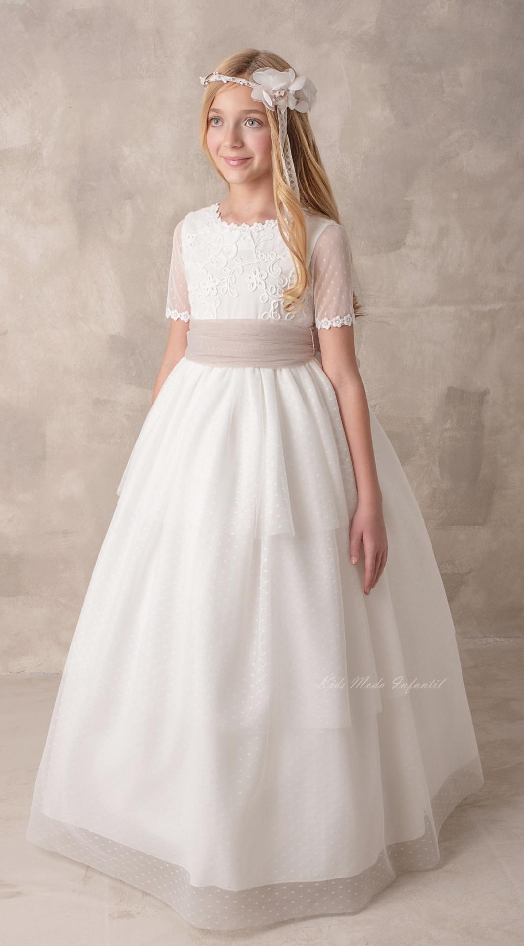 Vestido de Comunión Niña Nekenia 2621813 tul blanco roto con fajín camel y lazo trasero – Kids Moda Infantil