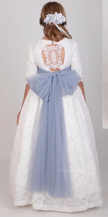 Vestido de Comunión Nekenia 2621814 Blanco con Fajín Azul Empolvado – Colección Comunión 2026