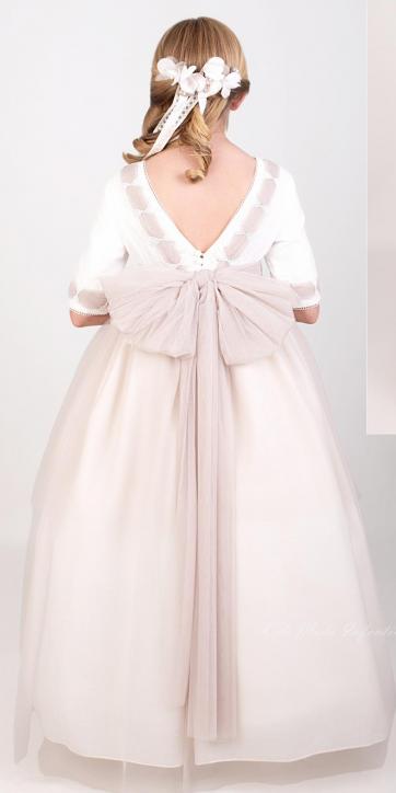 Vestido de Comunión Nekenia 2621815 con fajín de tul camel – Colección 2026 [1]