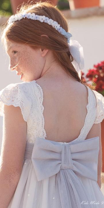 Tiara Comunión Niña LILY Flores Blanco Roto y Azul Gris – Eva Martínez Artesanía [2]