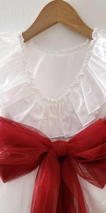 Vestido ceremonia niña blanco con fajín burdeos de Eva Martínez Artesanía 38312CBG [1]