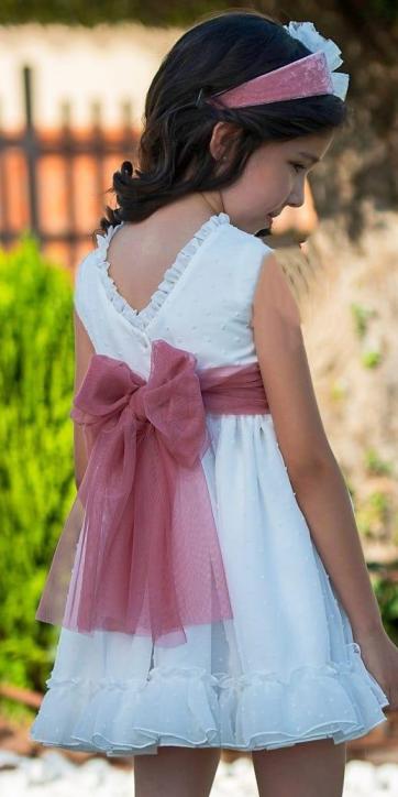 Vestido ceremonia niña plumeti cristal con fajín tul rosa empolvado Eva Martínez Artesanía [1]