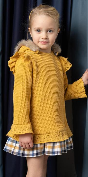 Vestido niña punto mostaza con capucha de Basmartí [1]