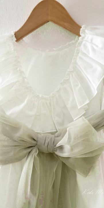 Vestido ceremonia niña blanco con fajín verde oliva de Eva Martínez Artesanía 38312CBG [3]