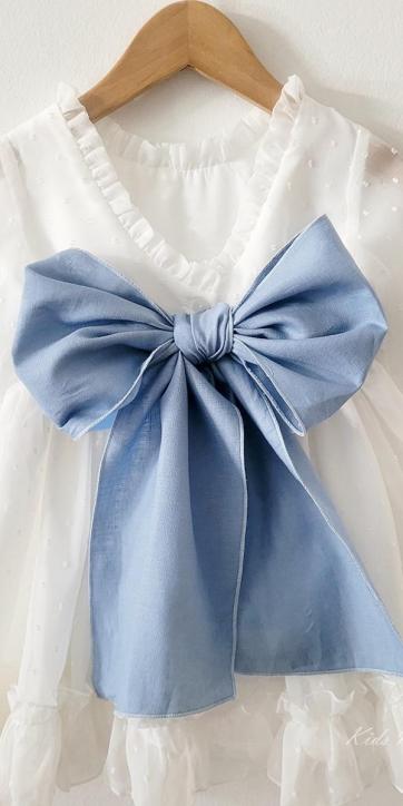 Vestido arras niña plumeti cristal con fajín lino azul Eva Martinez Artesanía 32111