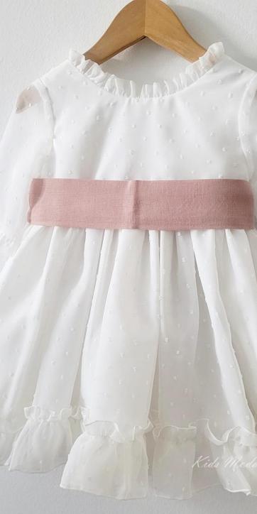 Vestido arras niña plumeti cristal con fajín lino rosa empolvado Eva Martinez Artesanía 32111