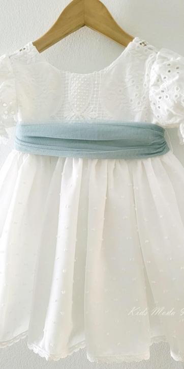 Vestido ceremonia niña blanco con fajín verde empolvado Eva Martínez Artesanía 38911CBG [6]