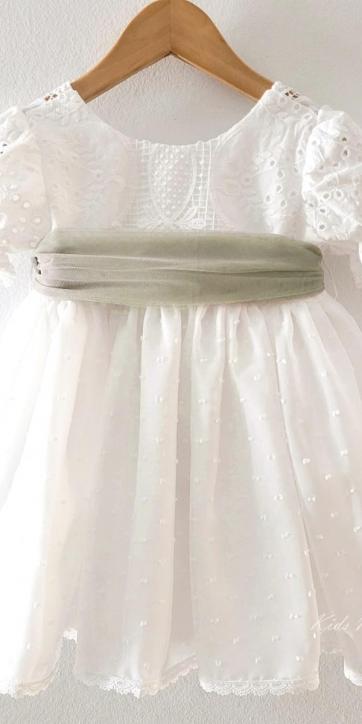 Vestido ceremonia niña blanco con fajín verde oliva Eva Martínez Artesanía 38911CBG
