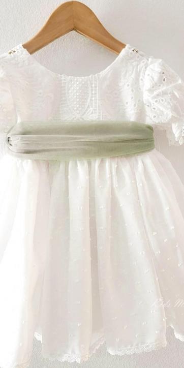 Vestido ceremonia niña blanco con fajín verde oliva Eva Martínez Artesanía 38911CBG [6]