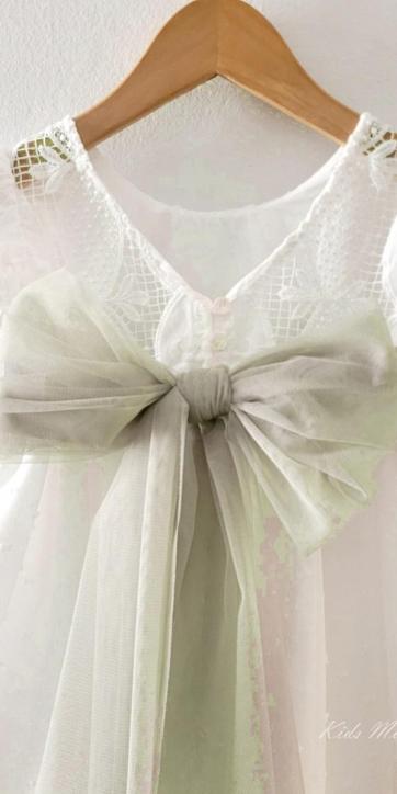 Vestido ceremonia niña blanco con fajín verde oliva Eva Martínez Artesanía 38911CBG [3]