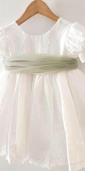 Vestido ceremonia niña blanco con fajín verde oliva Eva Martínez Artesanía 381011CBG [4]