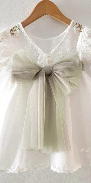 Vestido ceremonia niña blanco con fajín verde oliva Eva Martínez Artesanía 38911CBG [1]