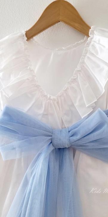 Vestido ceremonia niña blanco con fajín azul de Eva Martínez Artesanía 38312CBG [3]