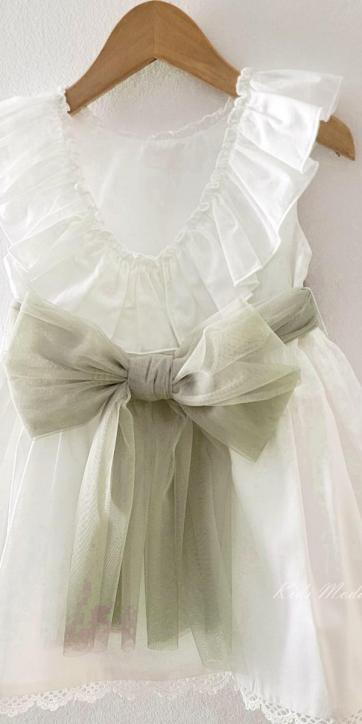 Vestido ceremonia niña blanco con fajín verde oliva de Eva Martínez Artesanía 38312CBG [1]