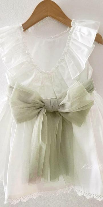 Vestido ceremonia niña blanco con fajín verde oliva de Eva Martínez Artesanía 38312CBG [5]