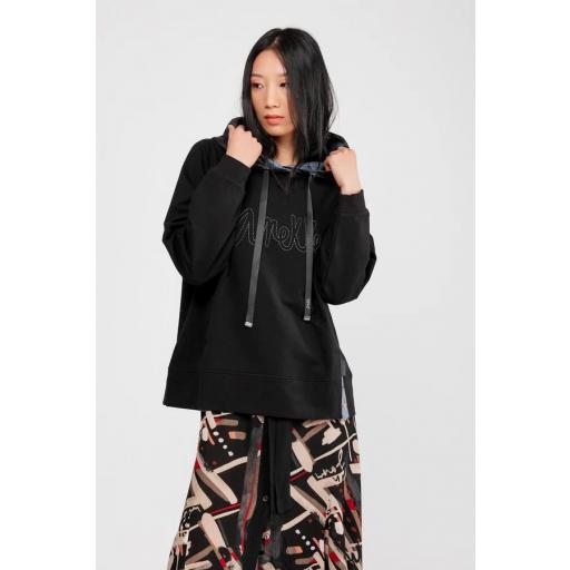 Sudadera con capucha negra