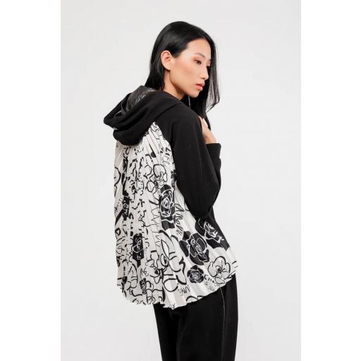  Sudadera con capucha estampada