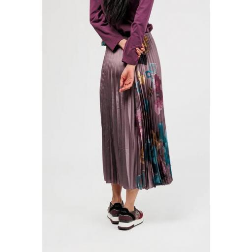  Falda plisada morada [1]