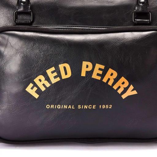 BOLSA FRED PERRY 7805 ARCH BRANDED HOLDALL L2226  BLACK [4]