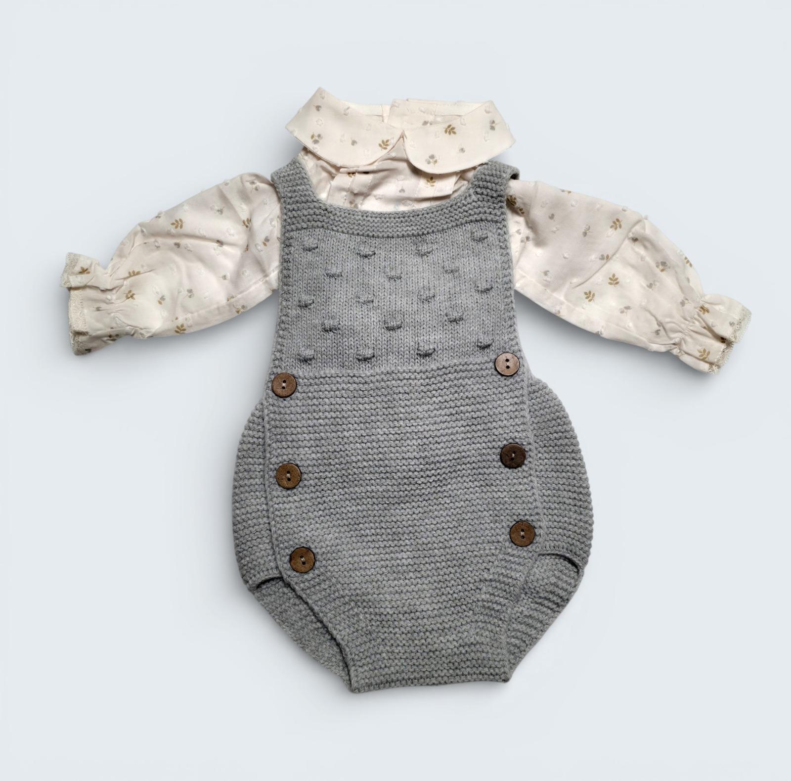 MARTIN ARANDA CONJUNTO DOS PIEZAS COLORGRIS PERLA Y CAMISA BLANCA CON HOJITAS REF 014-30135