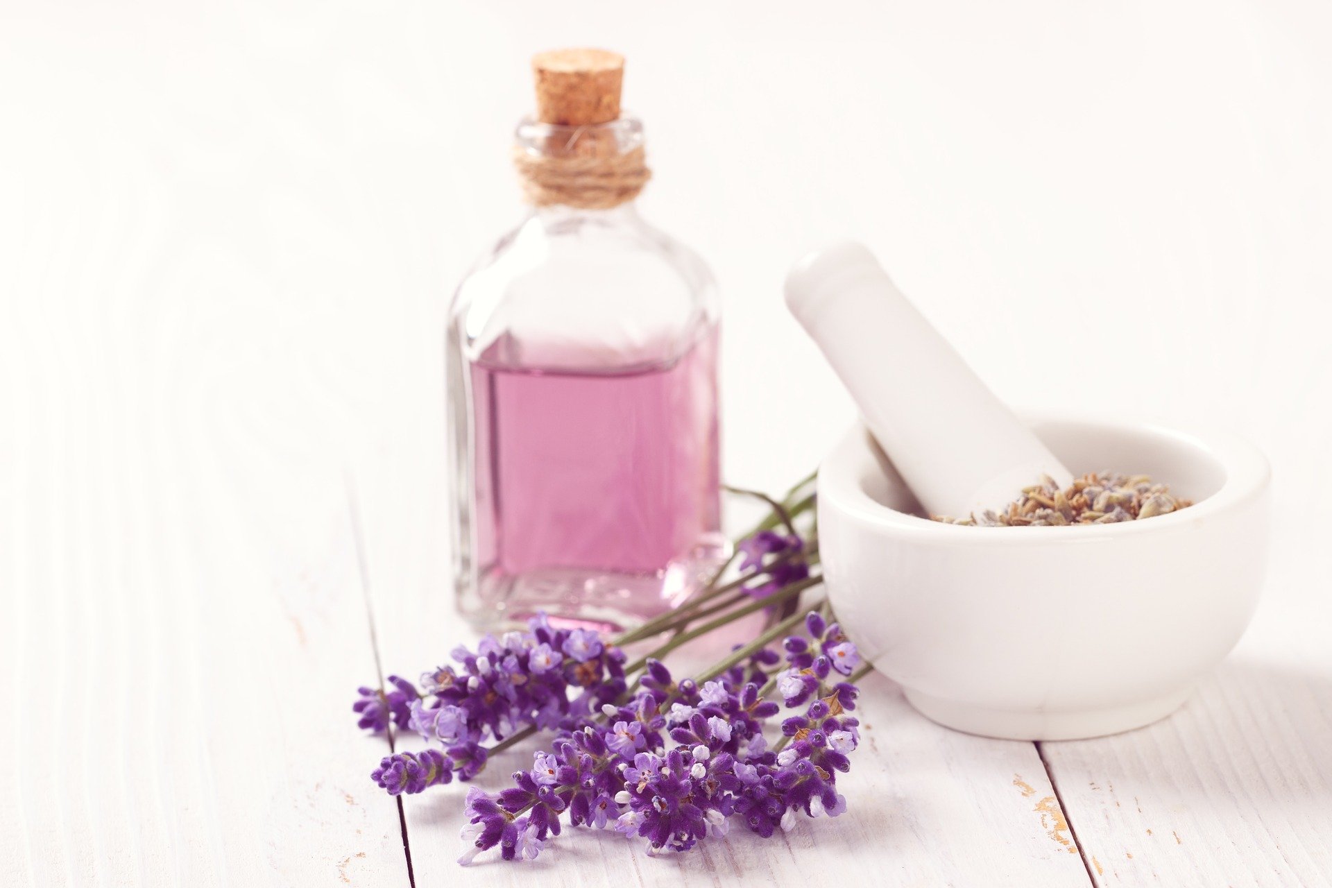 aromatherapy-3173580_1920.jpg