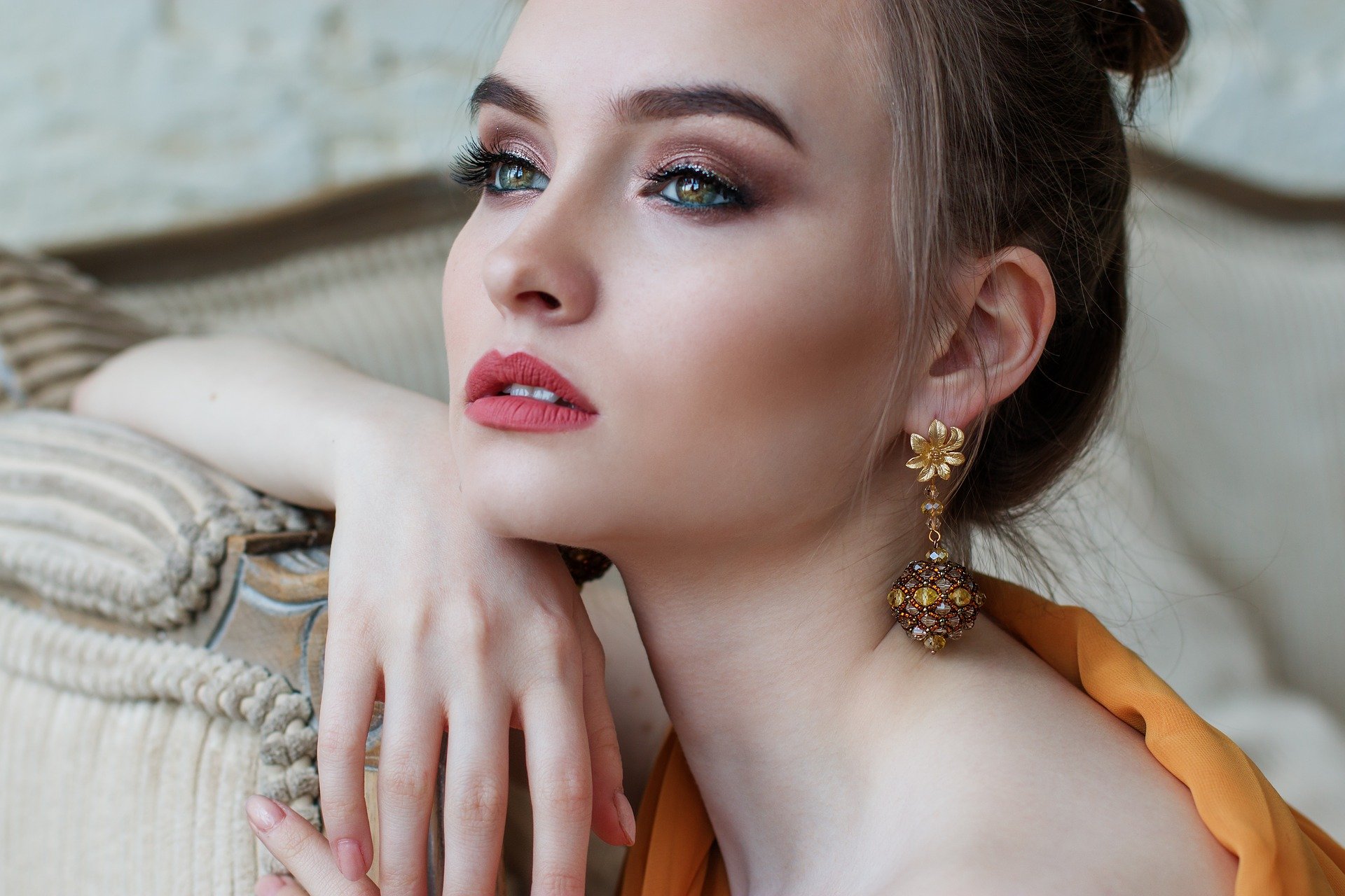 girl-2366438_1920.jpg