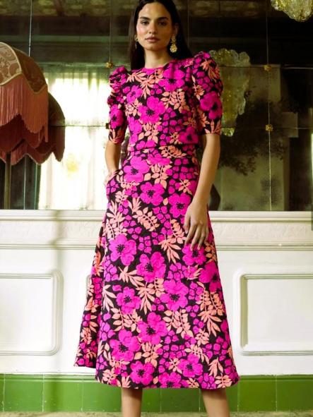 TRAJE DE FALDA Y TOP.