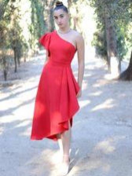 Vestido midi rojo.