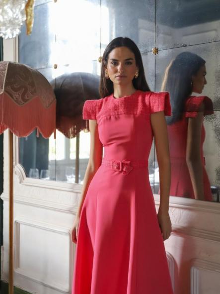 Vestido de invitada. Midi.