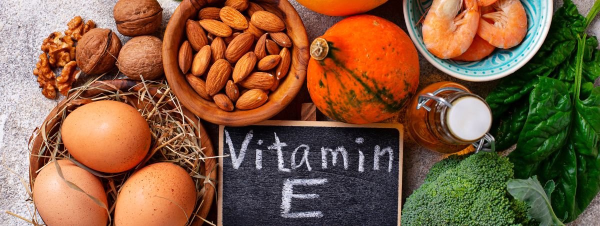 Los aceites vegetales, como el aceite de germen de trigo, el aceite de girasol y el aceite de almendras, son ricos en vitamina E