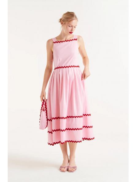 Vestido midi picunela rosa de la marca compañía fantástica