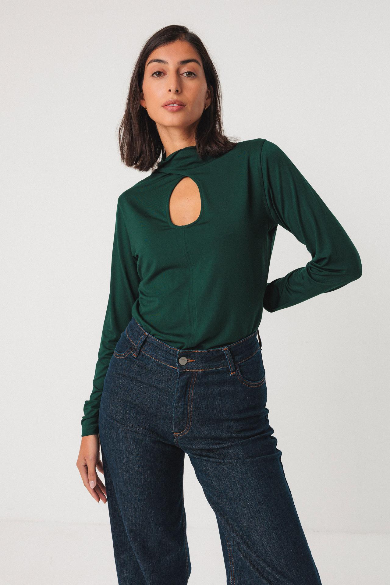 CAMISETA ZUR-5 DE LA MARCA SKFK