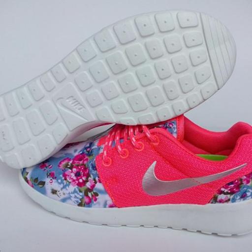 Nike Roshe Run Floral