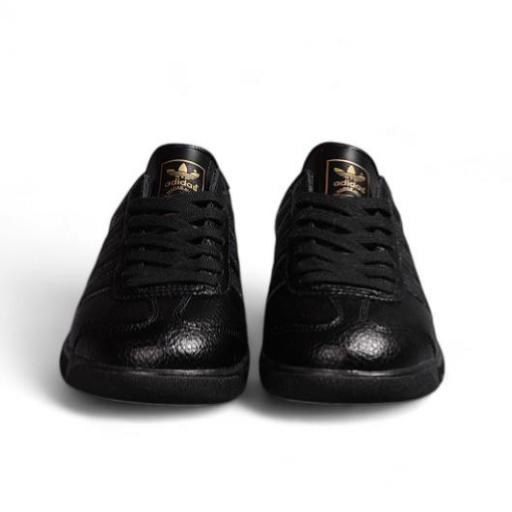 Adidas Hamburg Negras con Letras Doradas – Zapatillas Retro de Ante y Suela Goma [1]