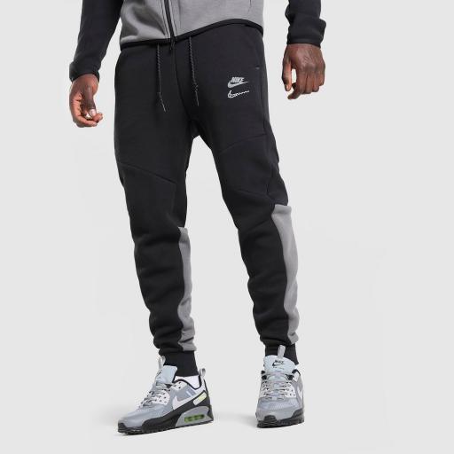 Nike Retro Tech Track Pants [1]