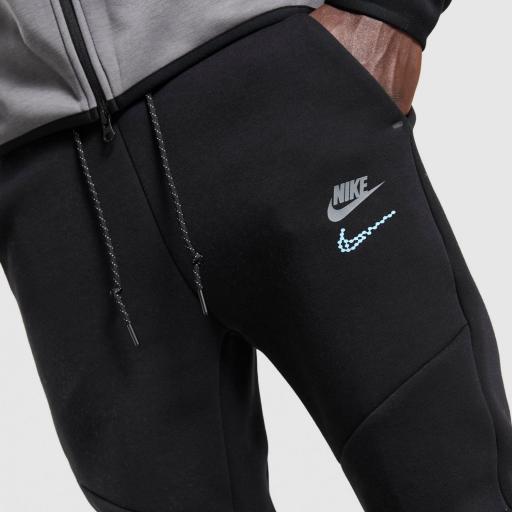 Nike Retro Tech Track Pants [2]