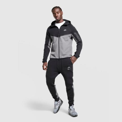 Nike Retro Tech Track Pants [3]