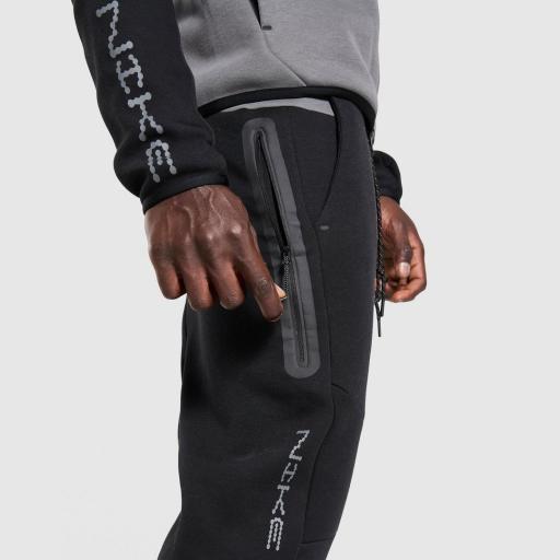 Nike Retro Tech Track Pants [5]