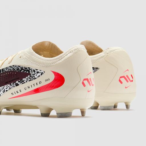 Bota Nike Phantom 6 Low Pro FG/MG Niño [5]