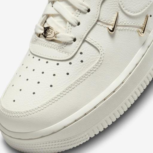 Nike Air Force 1 Low LX [3]