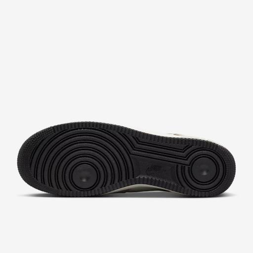 Nike Air Force 1 '07 LV8 [1]