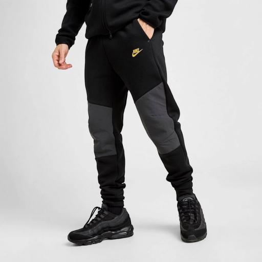 Nike Pantalones de chándal Tech Mix [1]